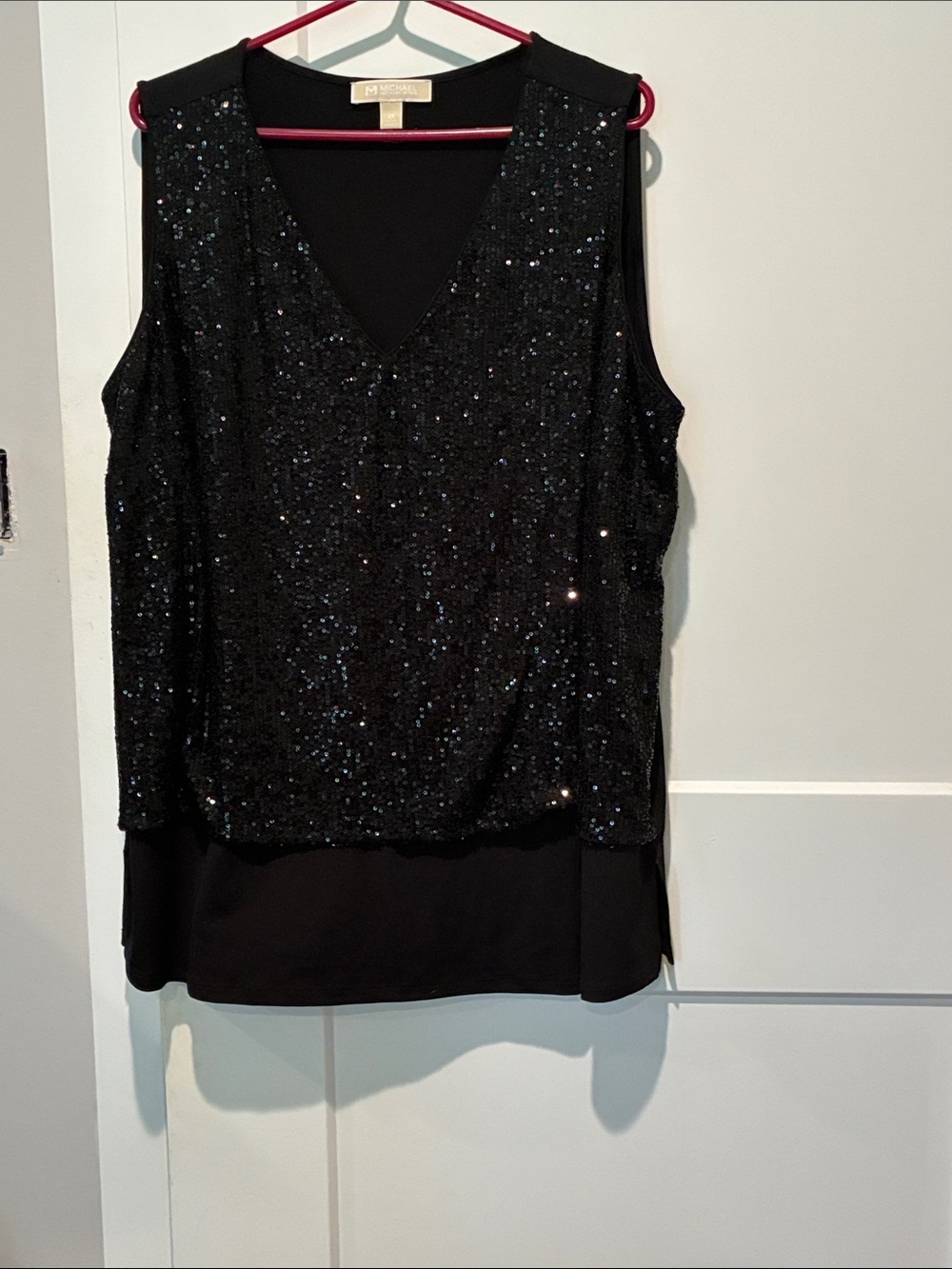 MICHAEL Michael Kors Black Sequin V-Neck Sleeveless Top.  B30